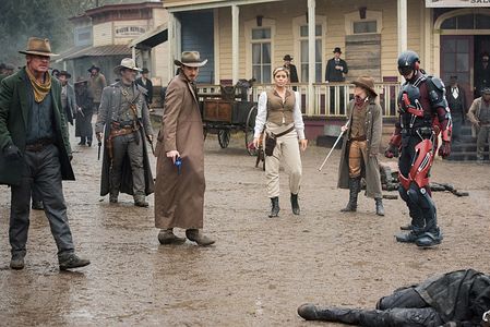 Johnathon Schaech, Dominic Purcell, Brandon Routh, Caity Lotz, Arthur Darvill, and Ciara Renée in DC's Legends of Tomorr