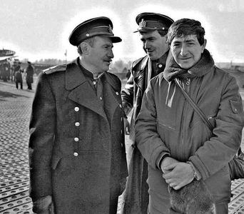 Semyon Aranovich, Stanislav Sadalskiy, and Eduard Volodarskiy in Torpedo Bombers (1983)