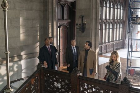 Jason Schuchman, Lawrence Ballard, Richie Notar, Julia Garner, and Gabriel Sloyer in Inventing Anna: A Wolf in Chic Clot