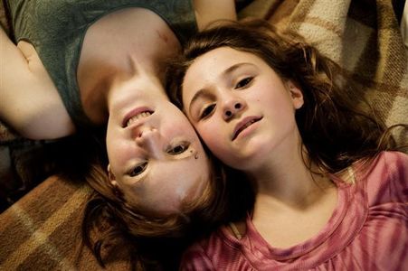 Julie-Marie Parmentier and Nina Rodriguez in No et moi (2010)