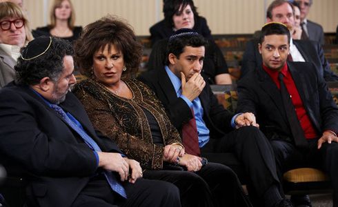 Saul Rubinek, Lainie Kazan, Bruce Vilanch, Jai Rodriguez, and John Lloyd Young in Oy Vey! My Son Is Gay!! (2009)