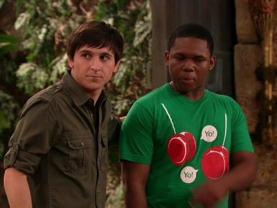 Mitchel Musso and Larramie Doc Shaw in Pair of Kings (2010)