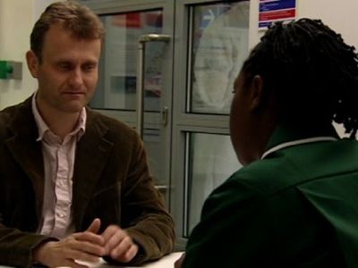 Hugh Dennis in Outnumbered (2007)