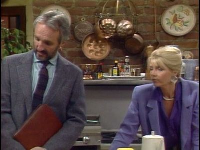 Meredith Baxter and Michael Gross in Family Ties (1982)