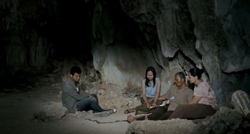 Jenjira Pongpas, Sakda Kaewbuadee, Natthakarn Aphaiwonk, and Thanapat Saisaymar in Uncle Boonmee Who Can Recall His Past