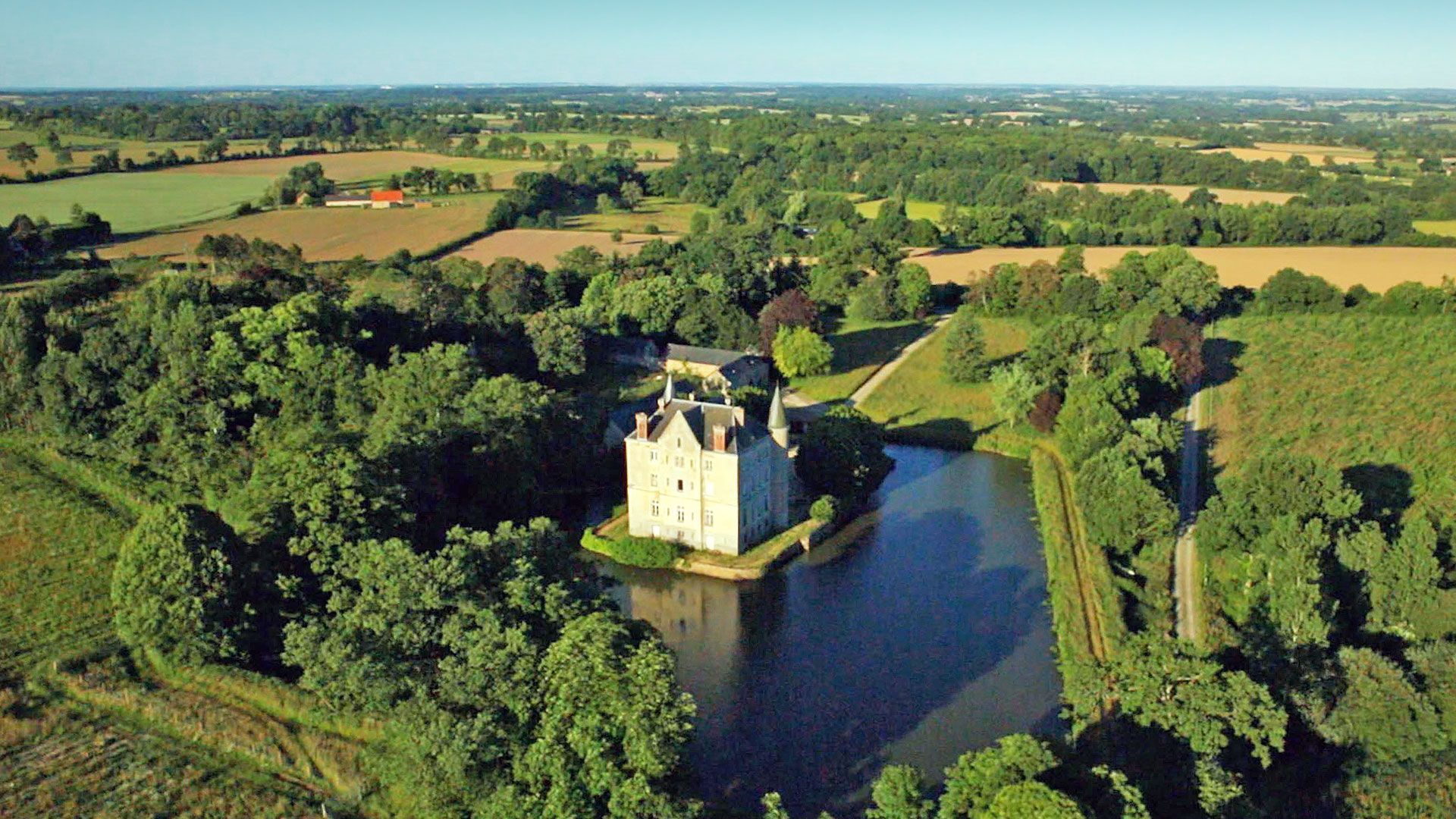 Escape to the Chateau background