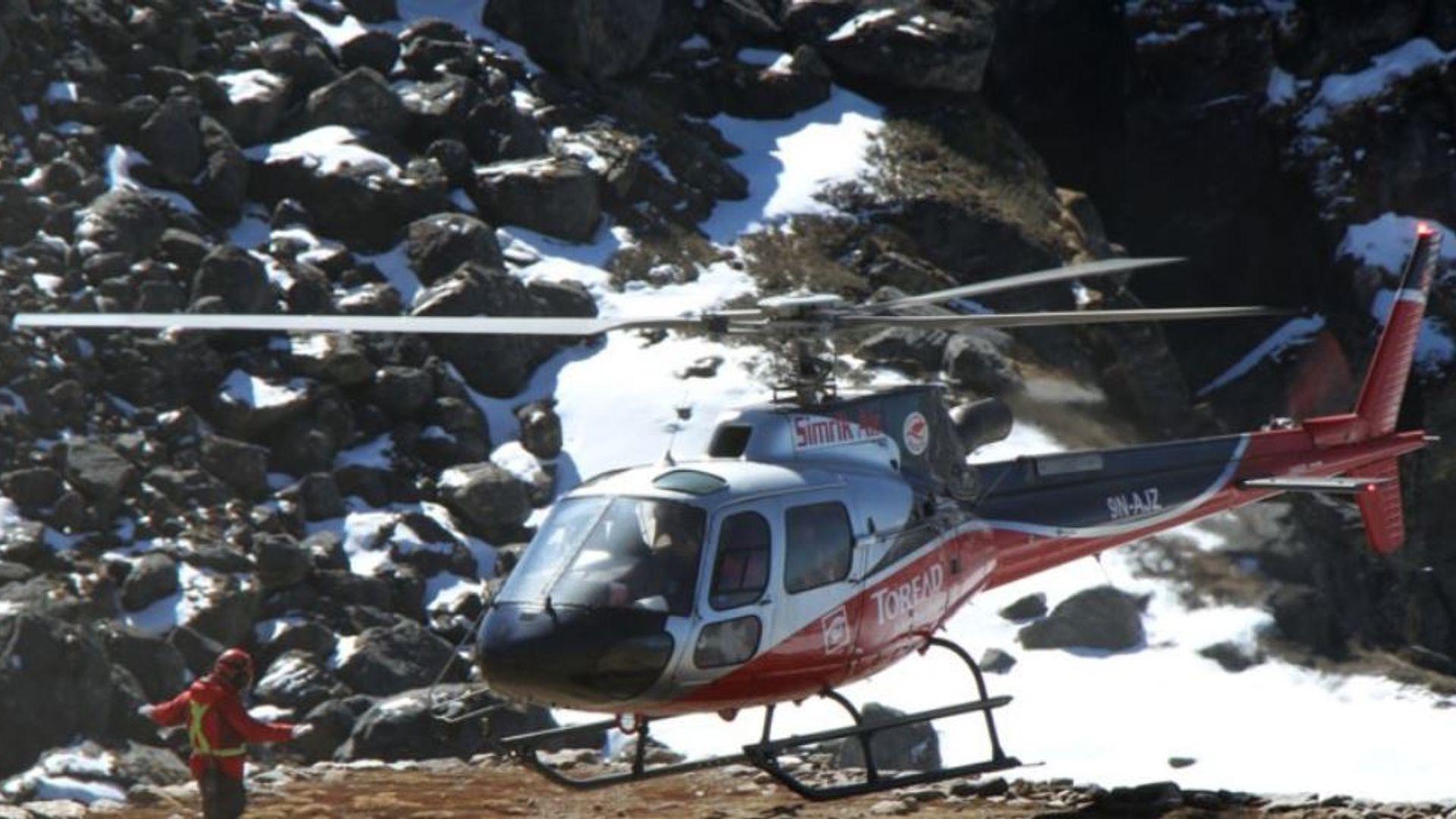 Everest Rescue background