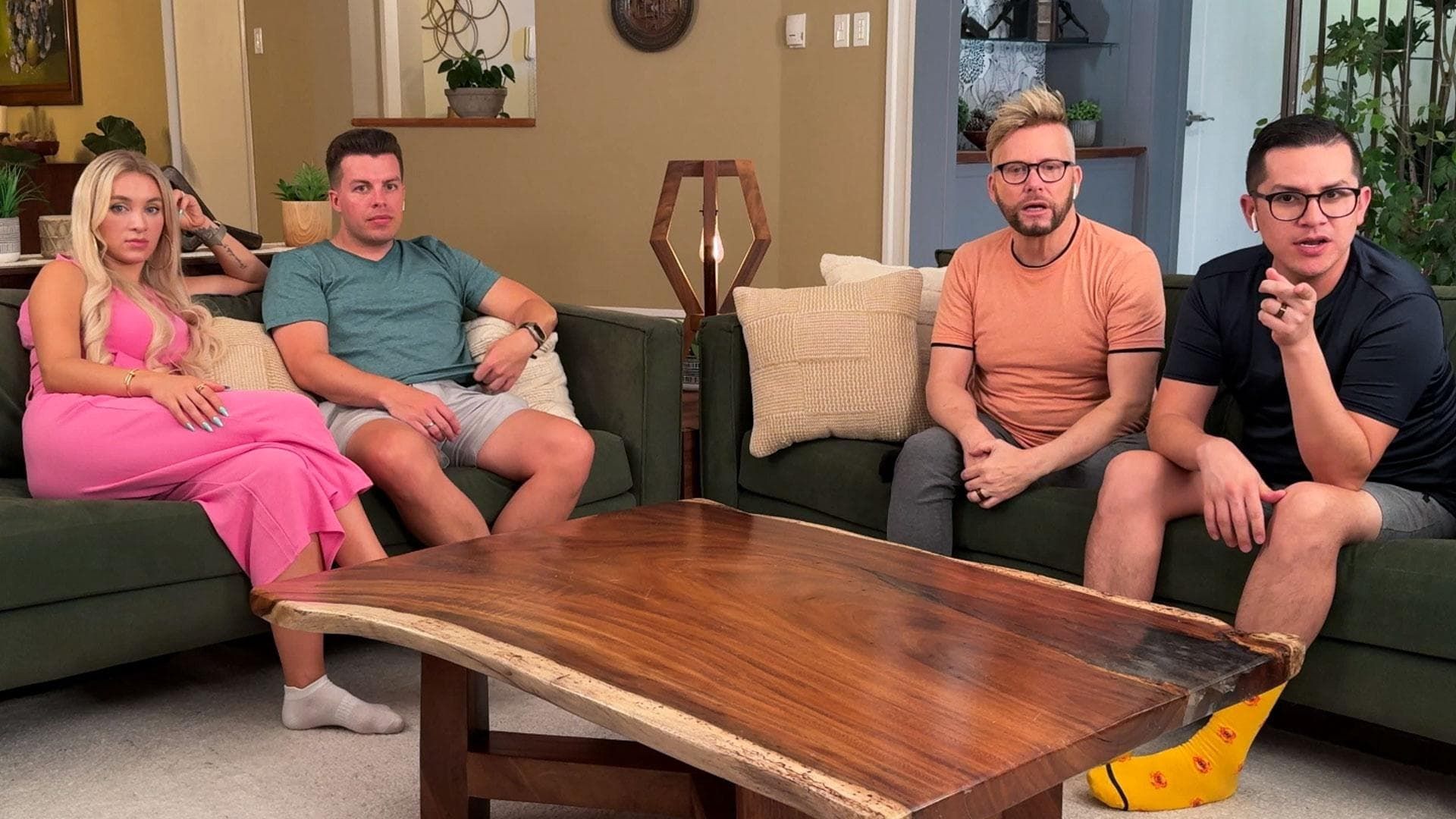 90 Day Fiancé: Pillow Talk background