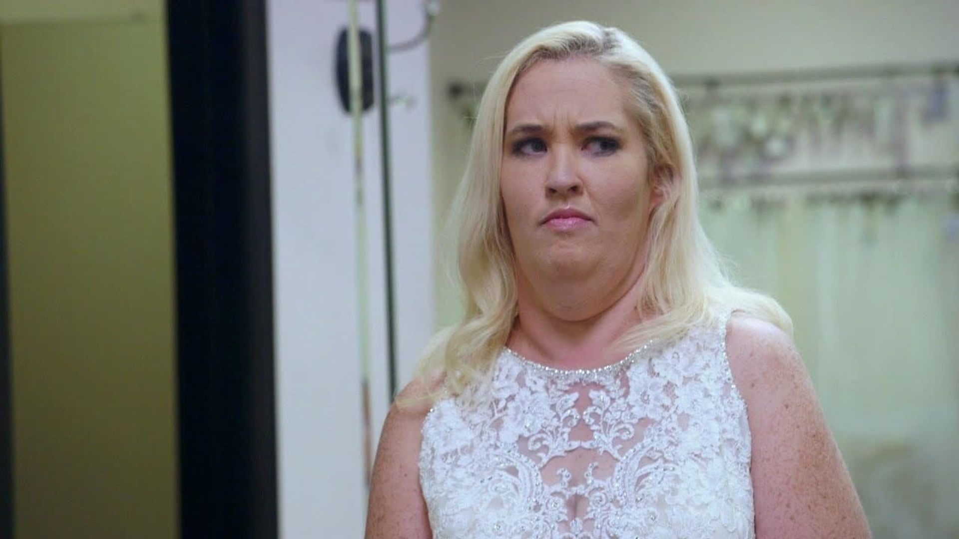 Mama June: From Not to Hot background