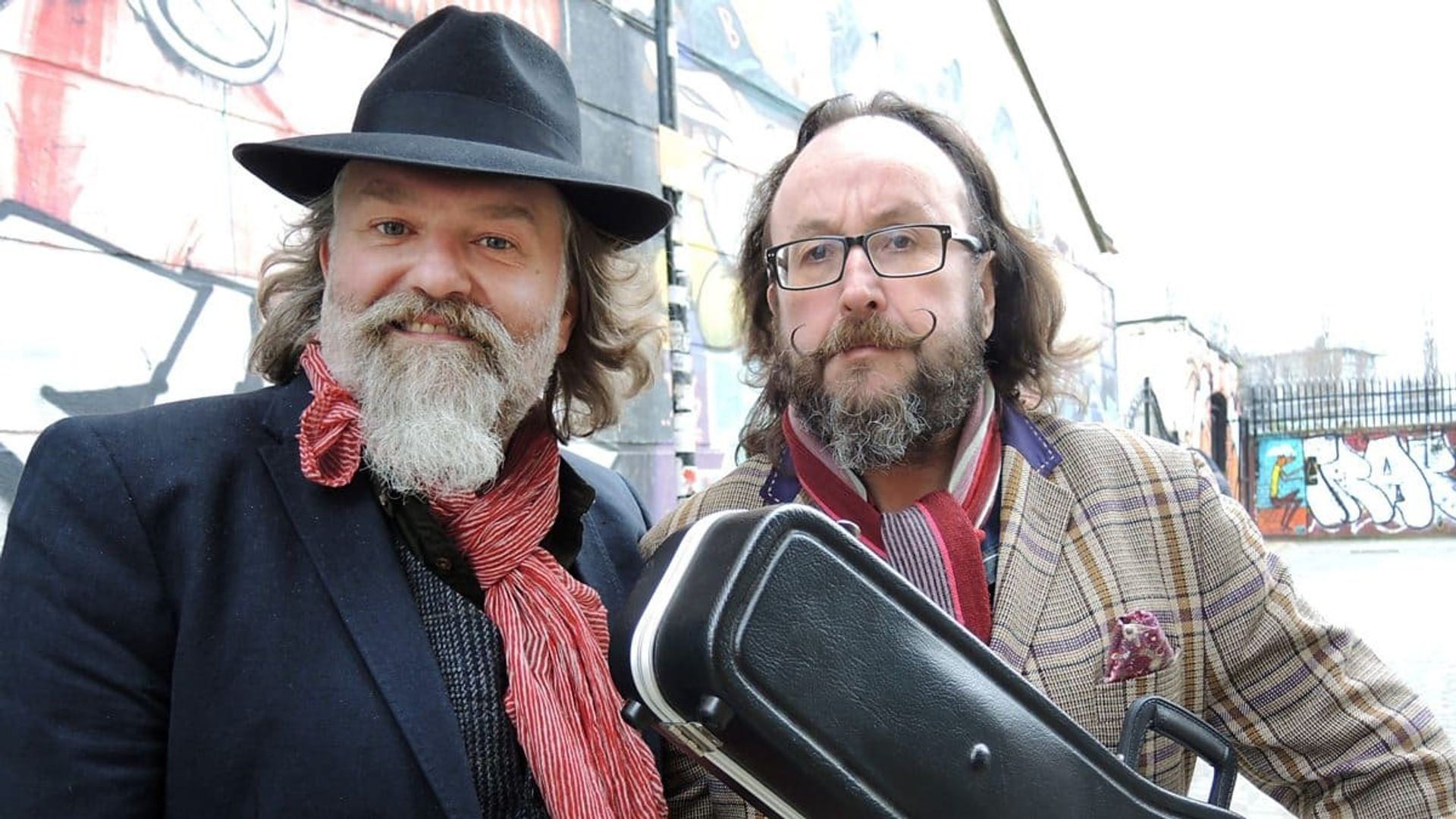 The Hairy Bikers' Pubs That Built Britain background