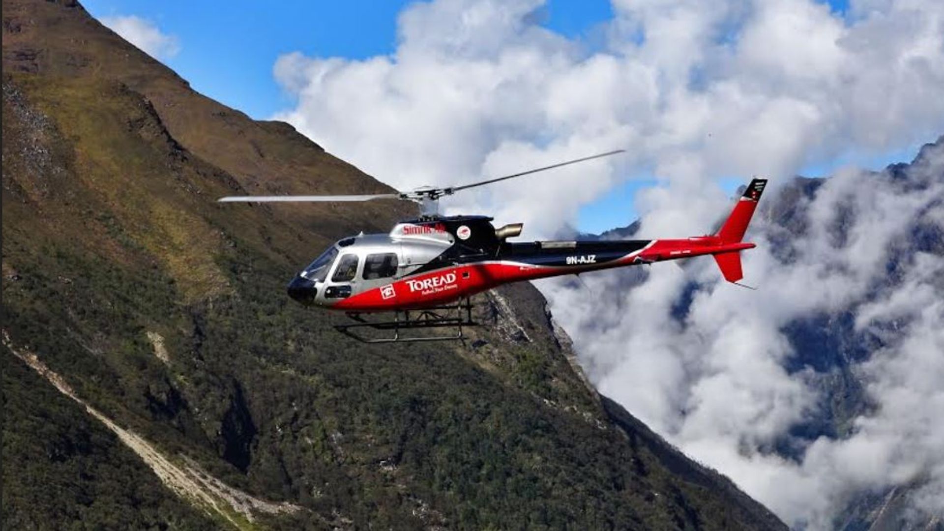 Everest Rescue background