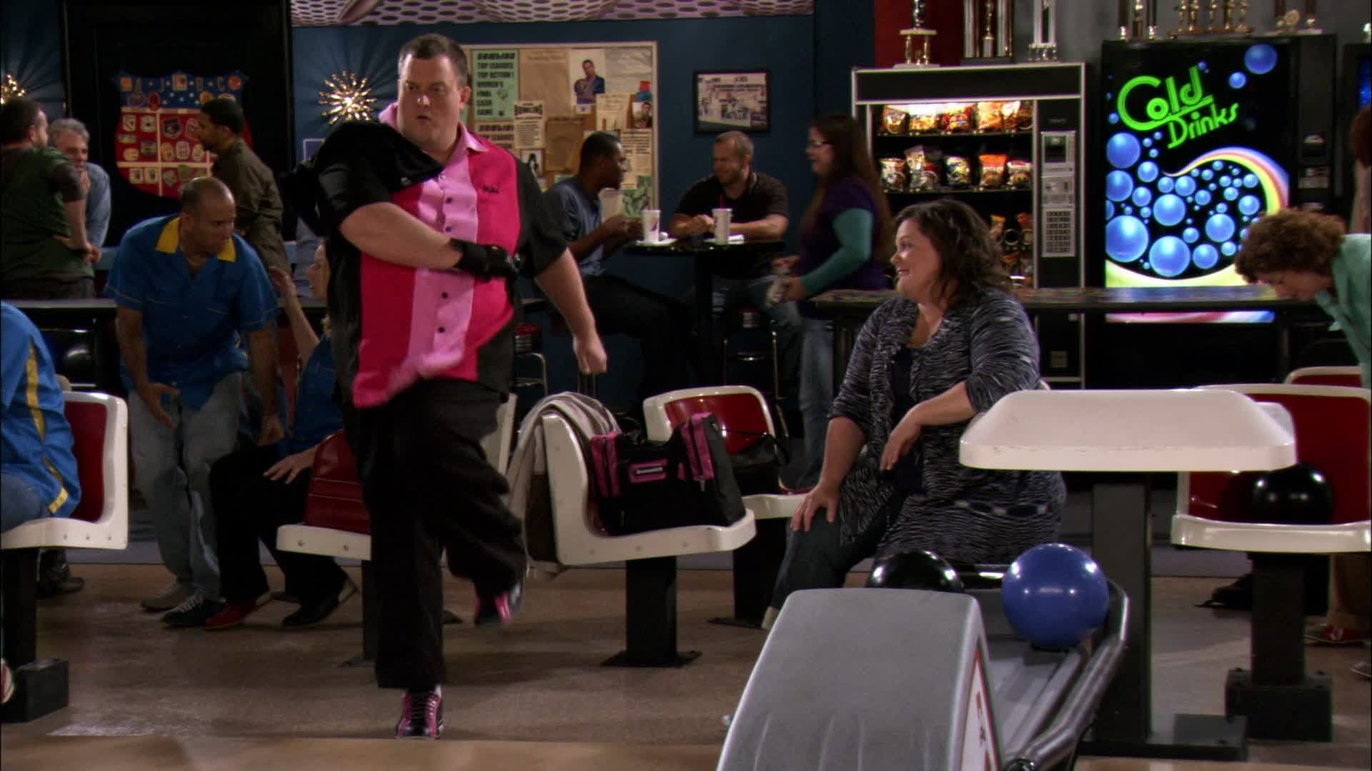 Mike & Molly background