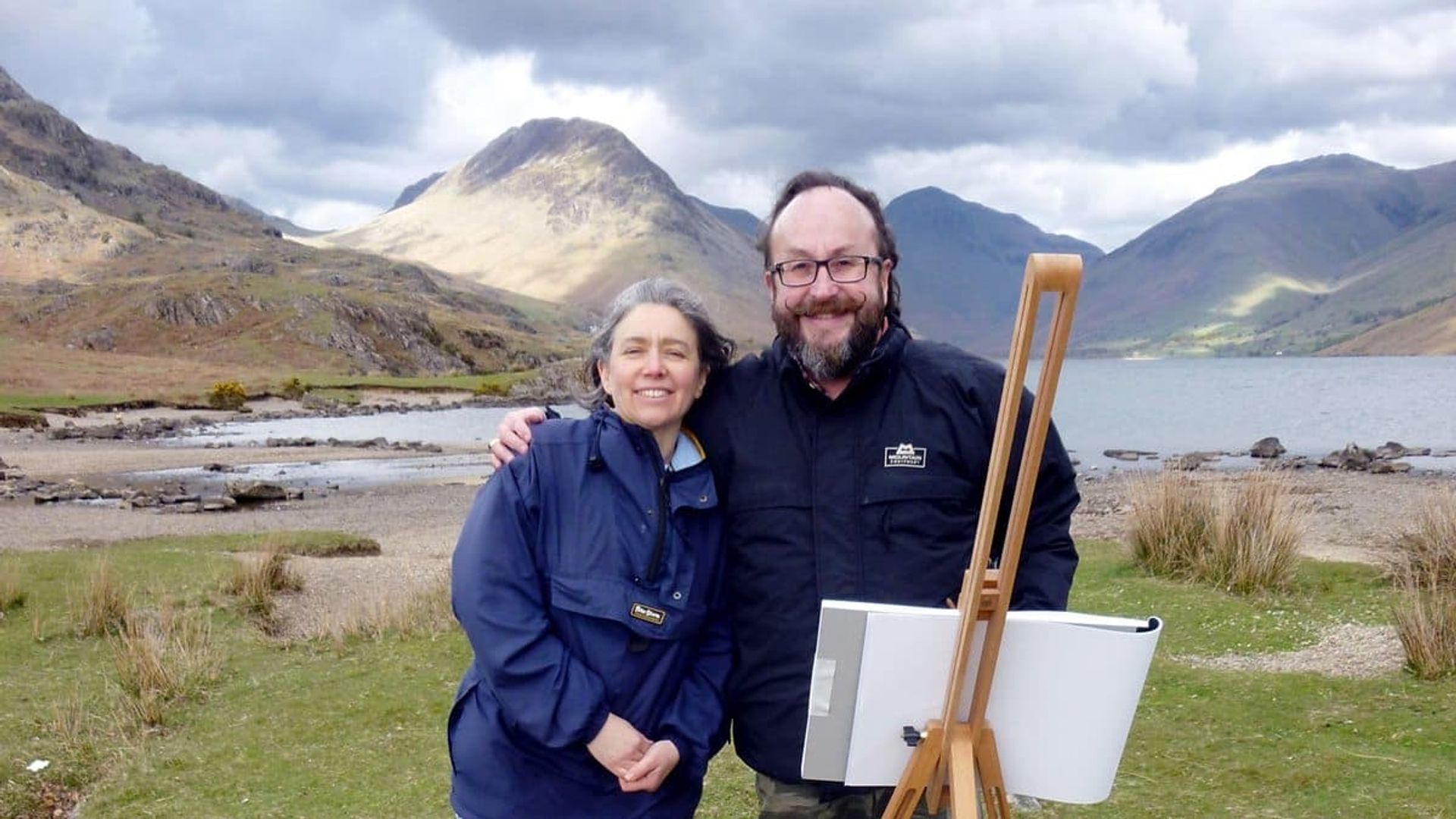 The Hairy Bikers' Pubs That Built Britain background