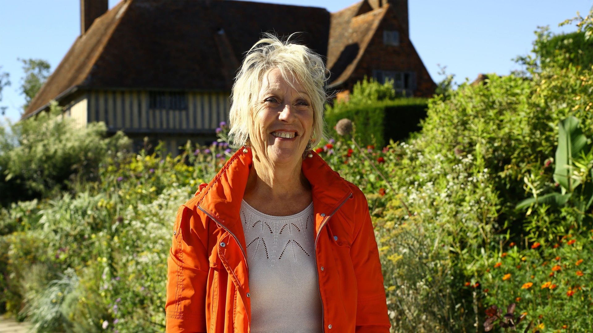 Great British Gardens: Season by Season with Carol Klein background