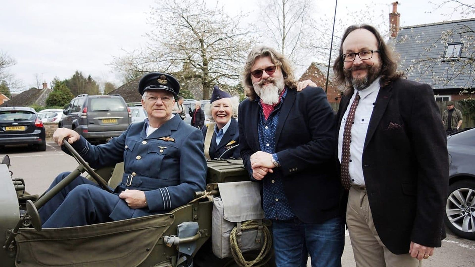 The Hairy Bikers' Pubs That Built Britain background