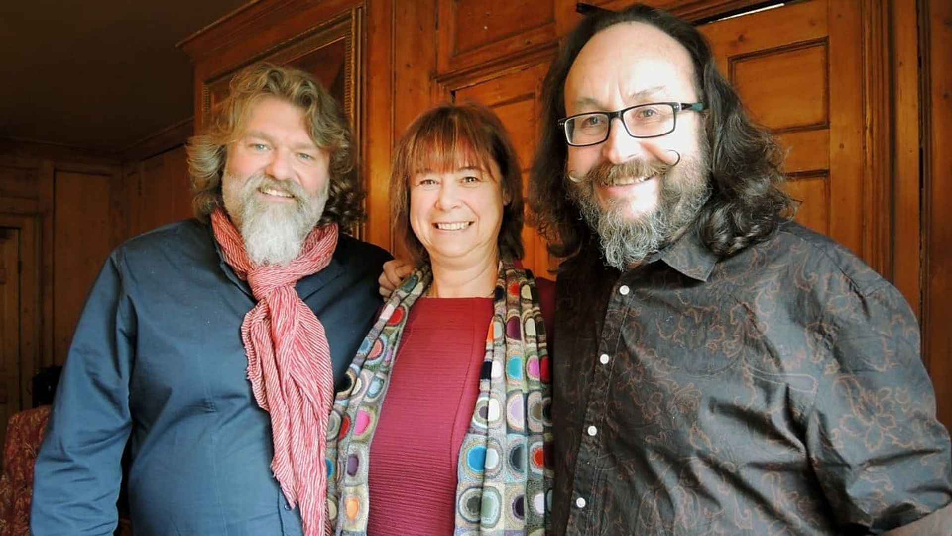 The Hairy Bikers' Pubs That Built Britain background