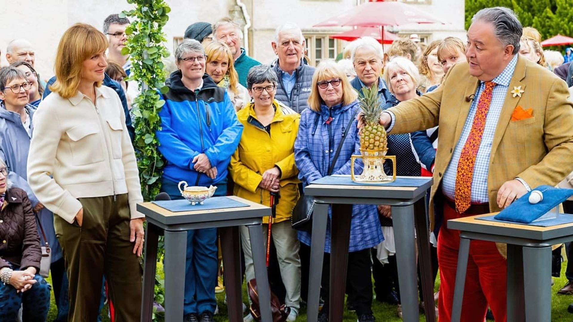 Antiques Roadshow background