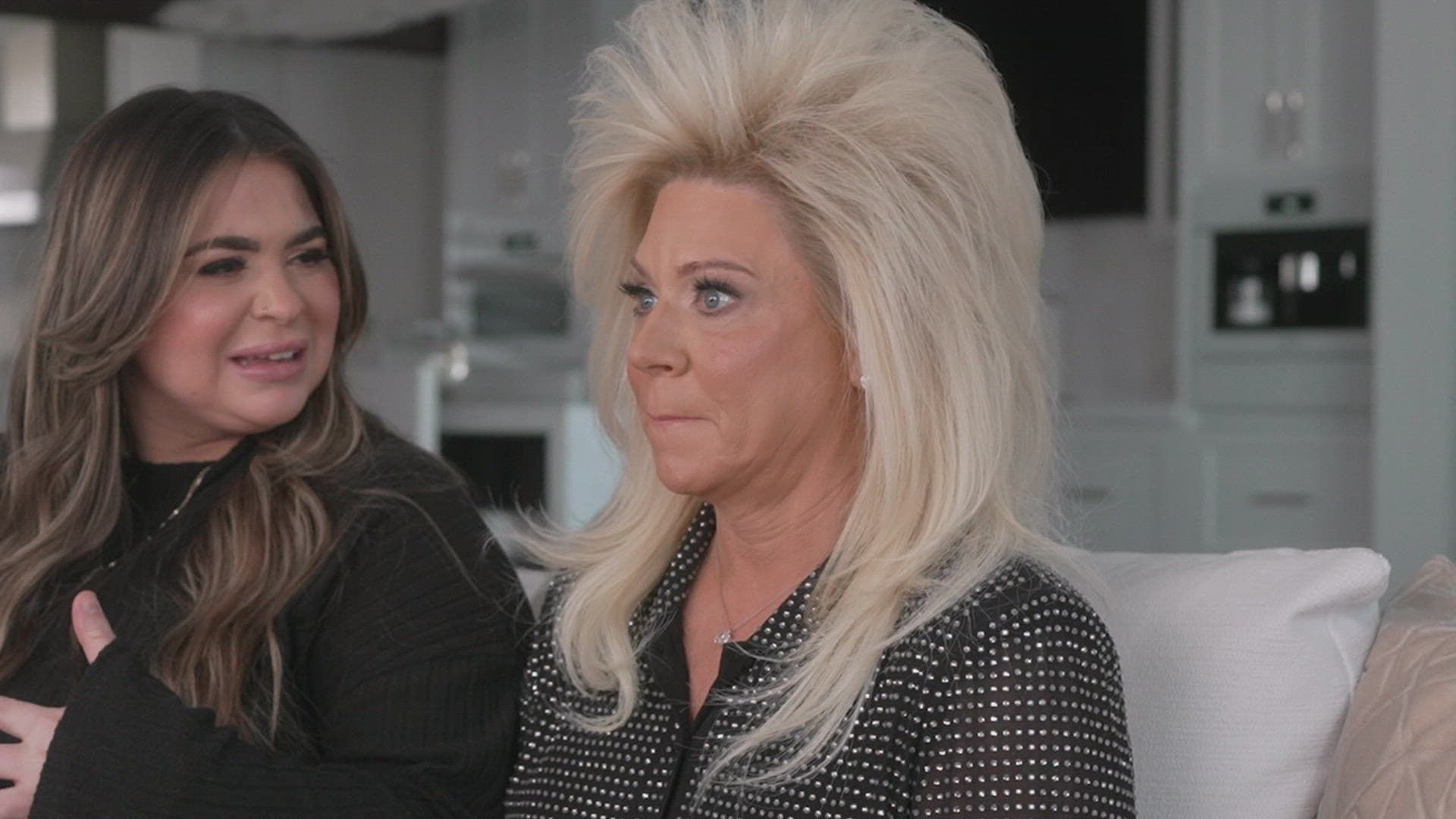 Theresa Caputo: Raising Spirits background