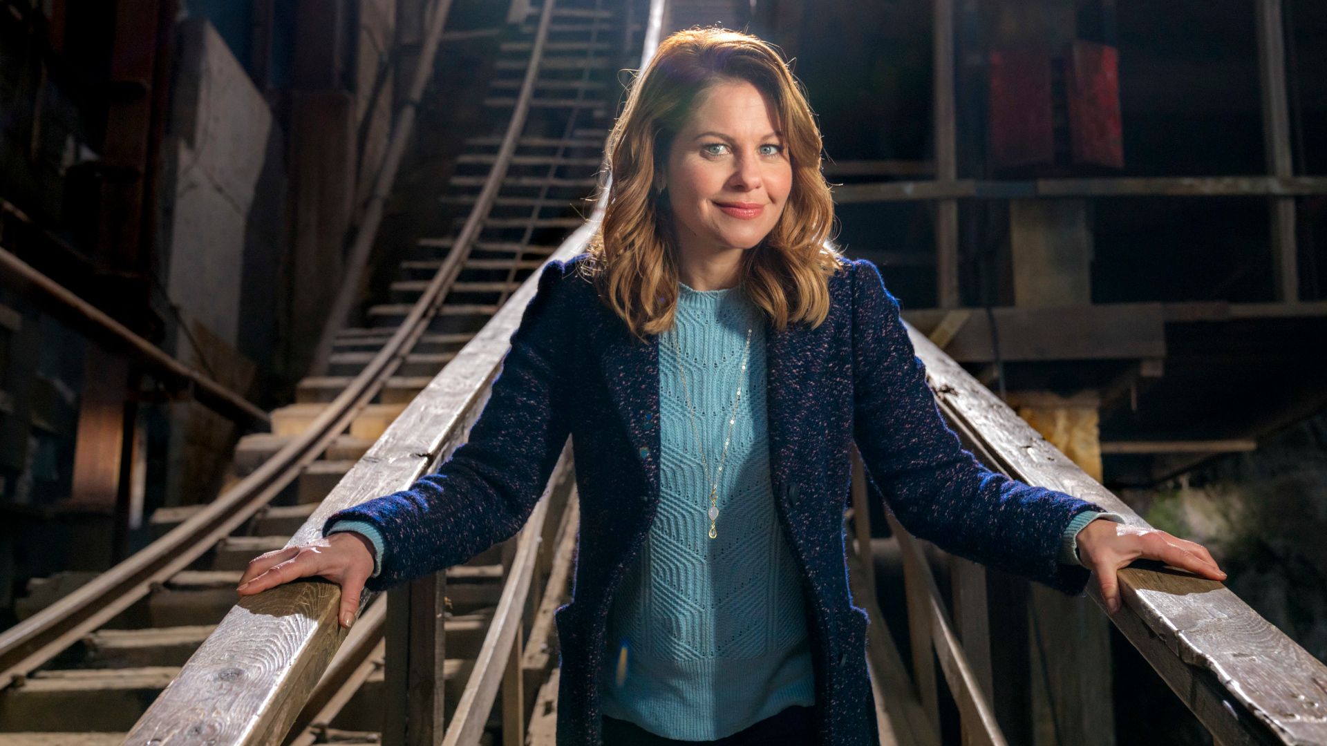 Last Scene Alive: An Aurora Teagarden Mystery background