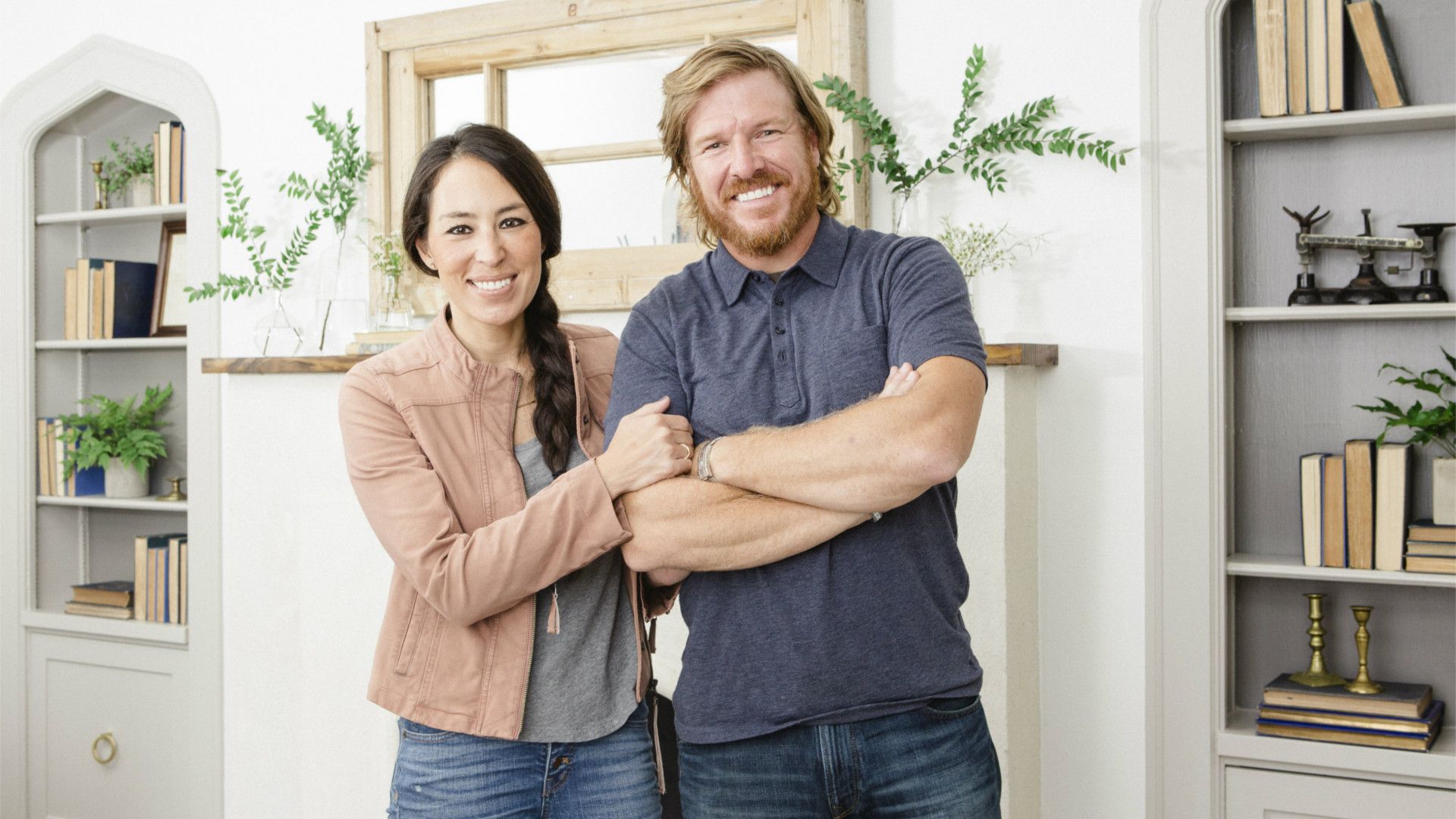 Fixer Upper: Behind the Design background