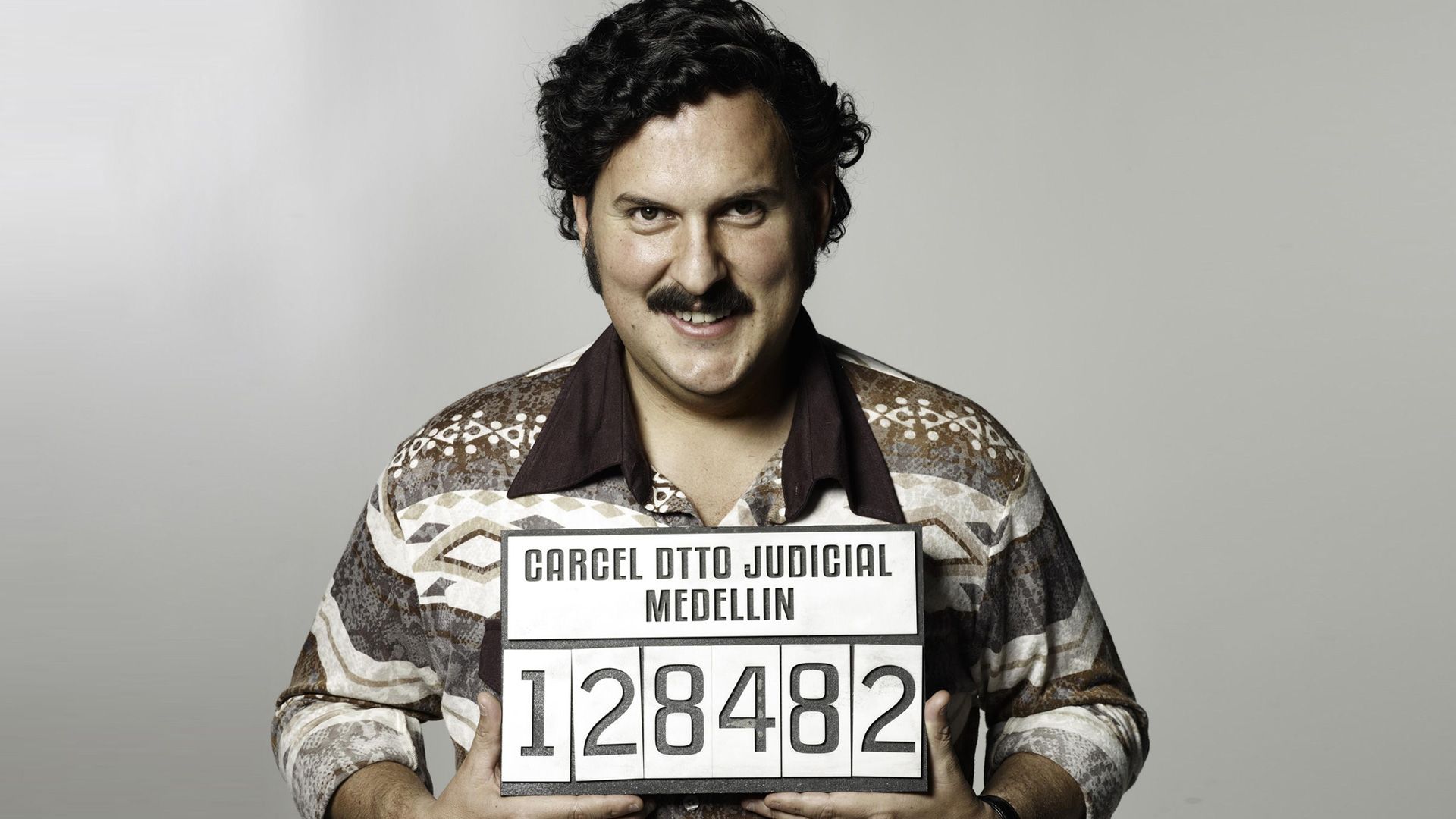 Pablo Escobar: El Patrón del Mal background