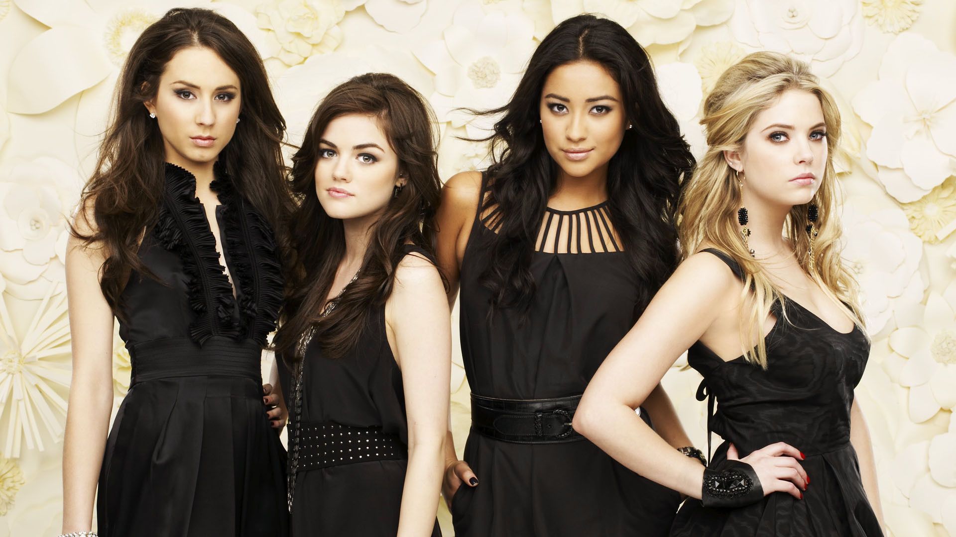 Pretty Little Liars background