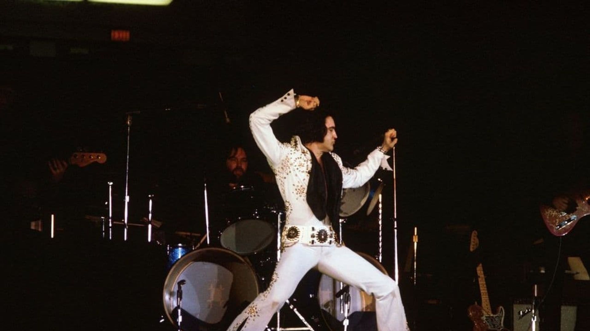 Elvis on Tour background