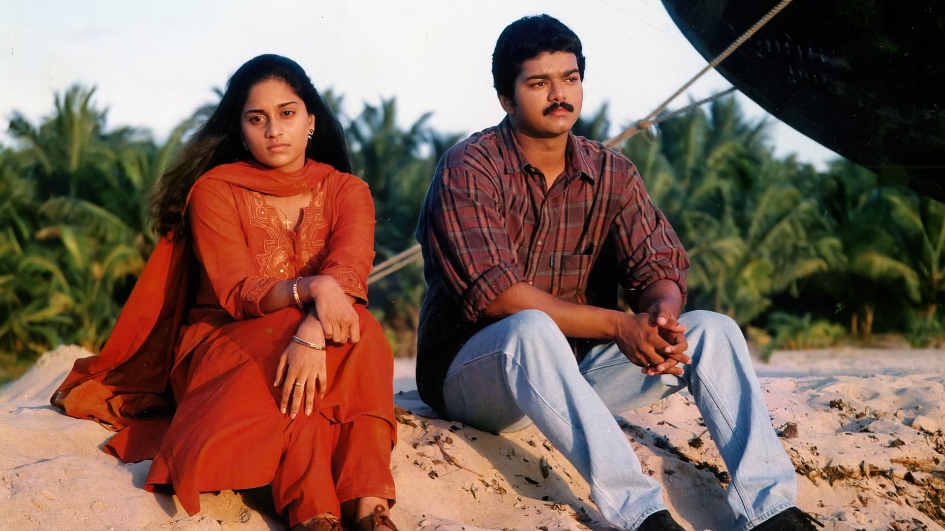 Kadhalukku Mariyadhai background