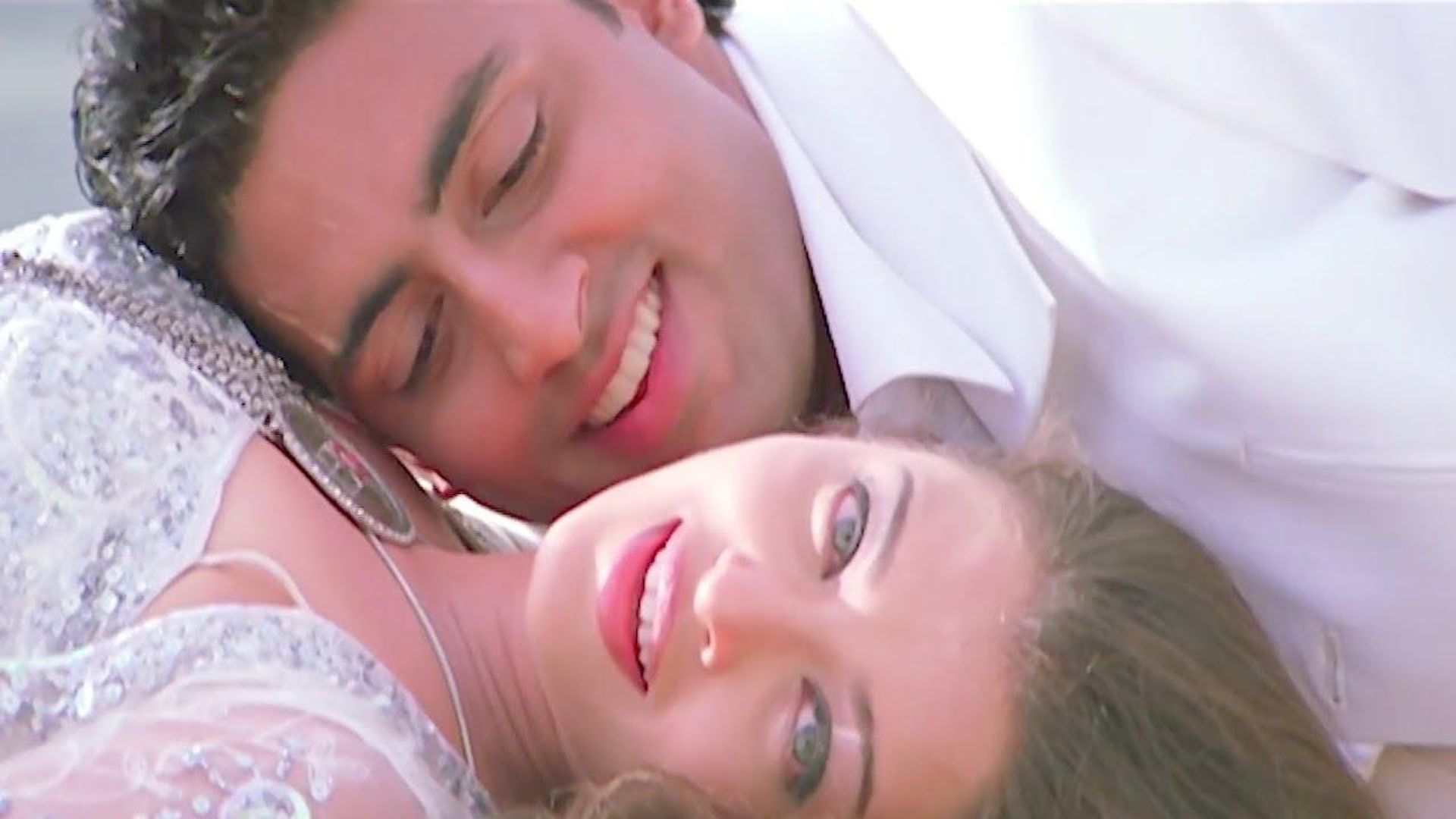 Kuch Naa Kaho background