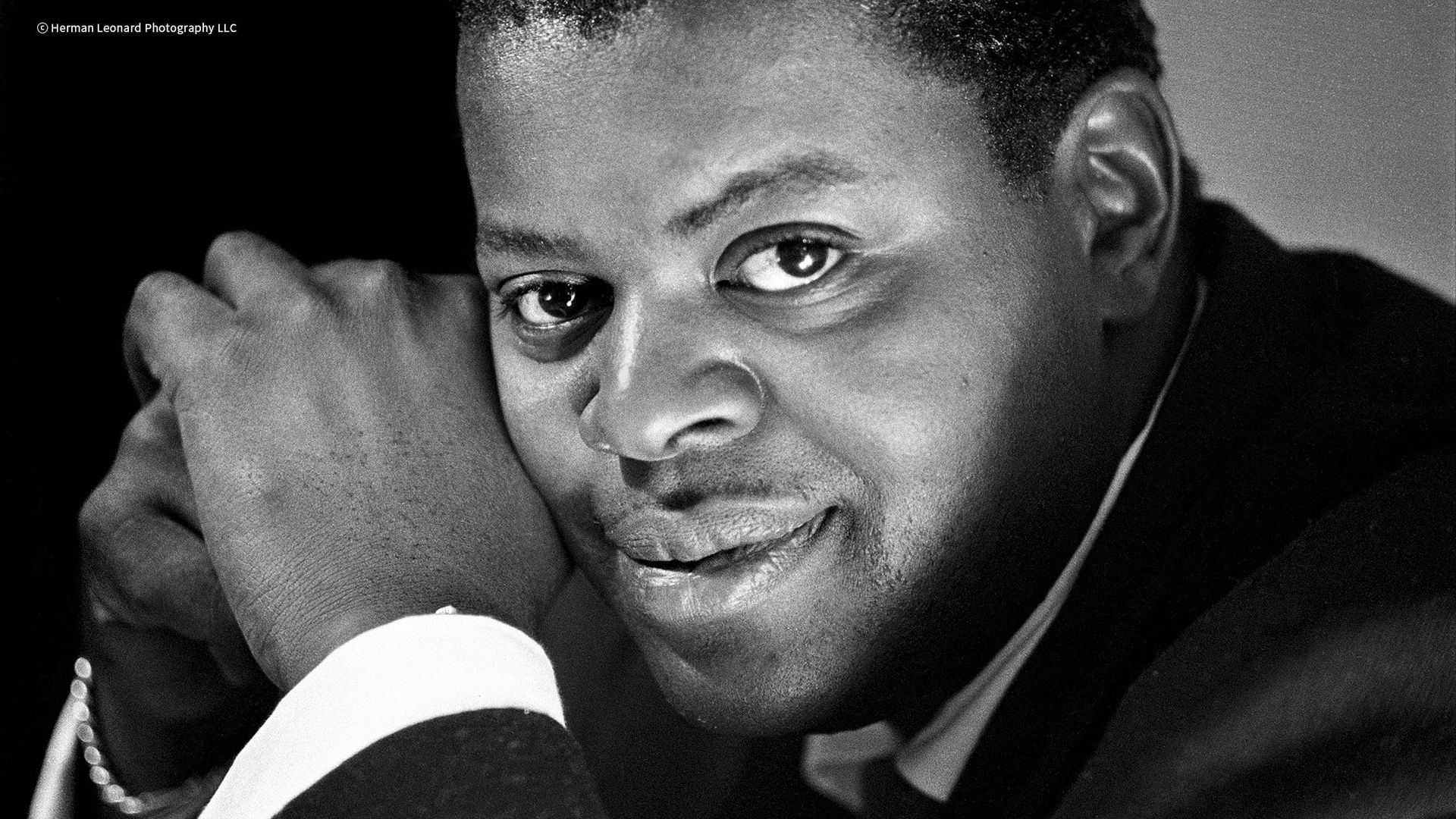 Oscar Peterson: Black + White background