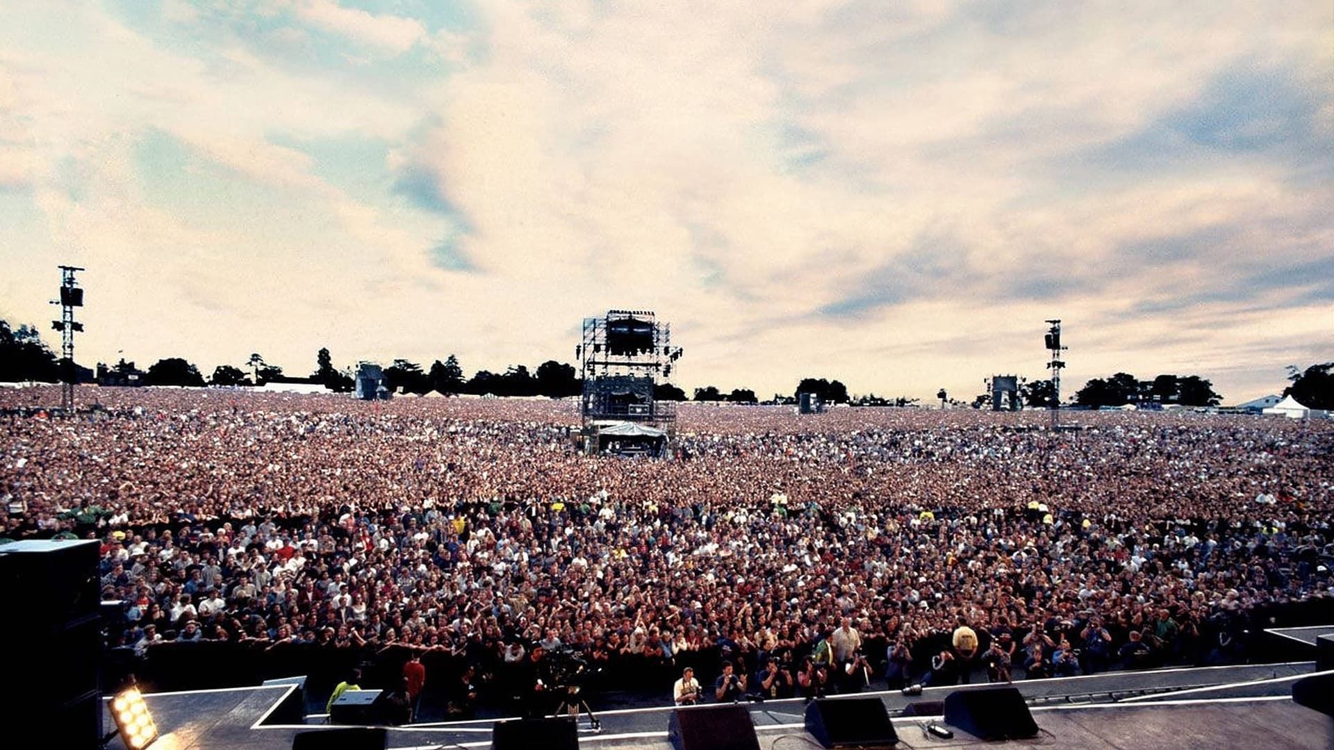 Oasis: Time Flies... 1994-2009 background