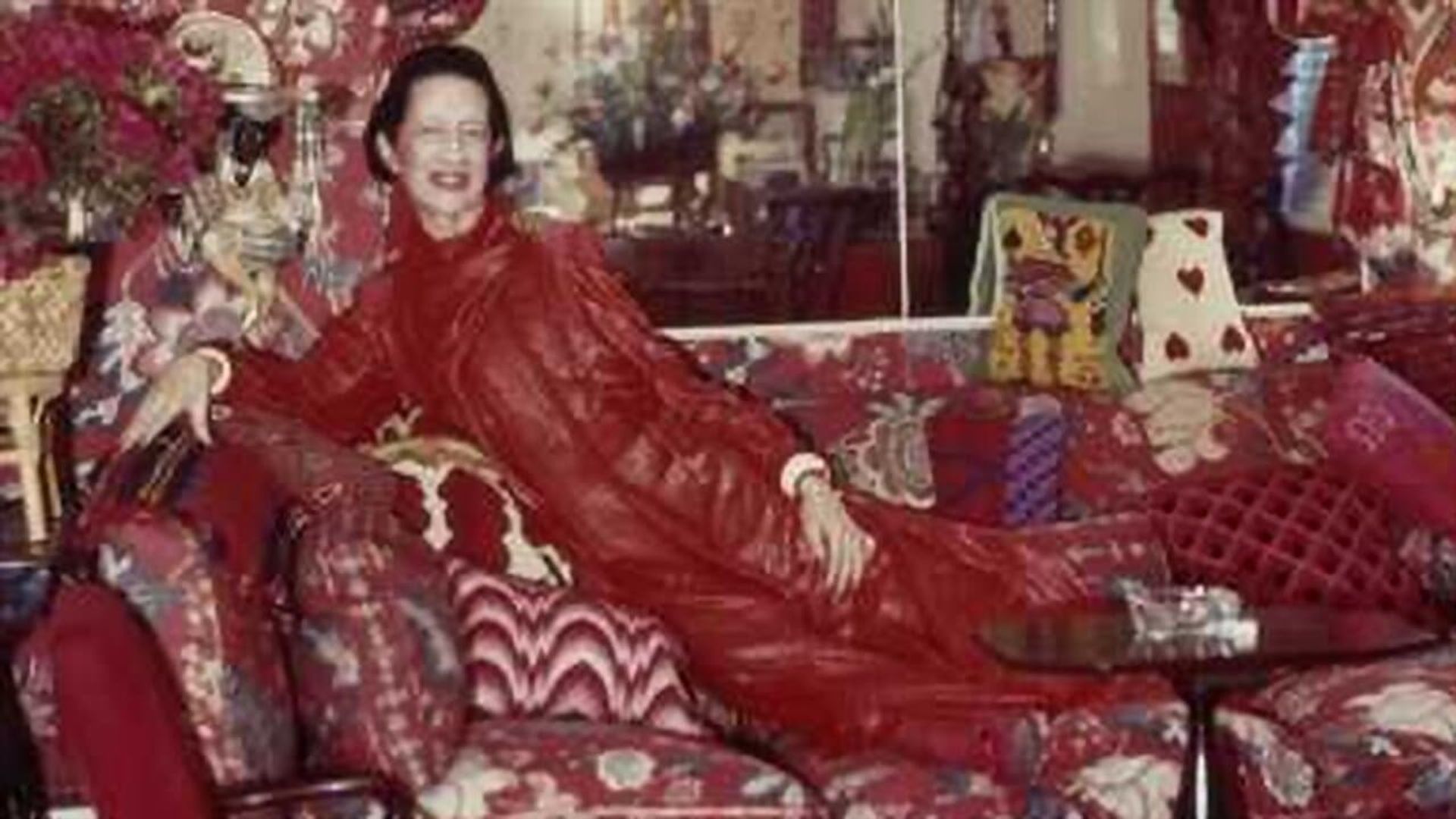 Diana Vreeland: The Eye Has to Travel background