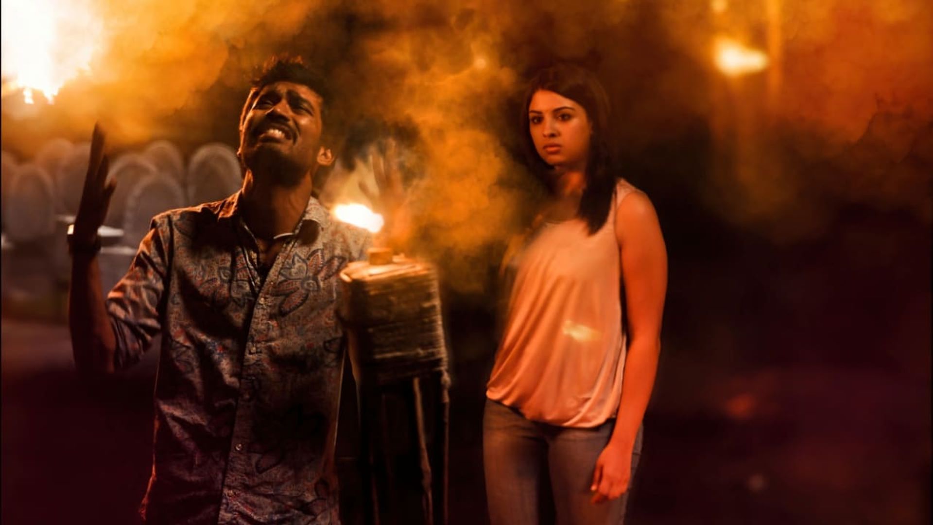 Mayakkam Enna background