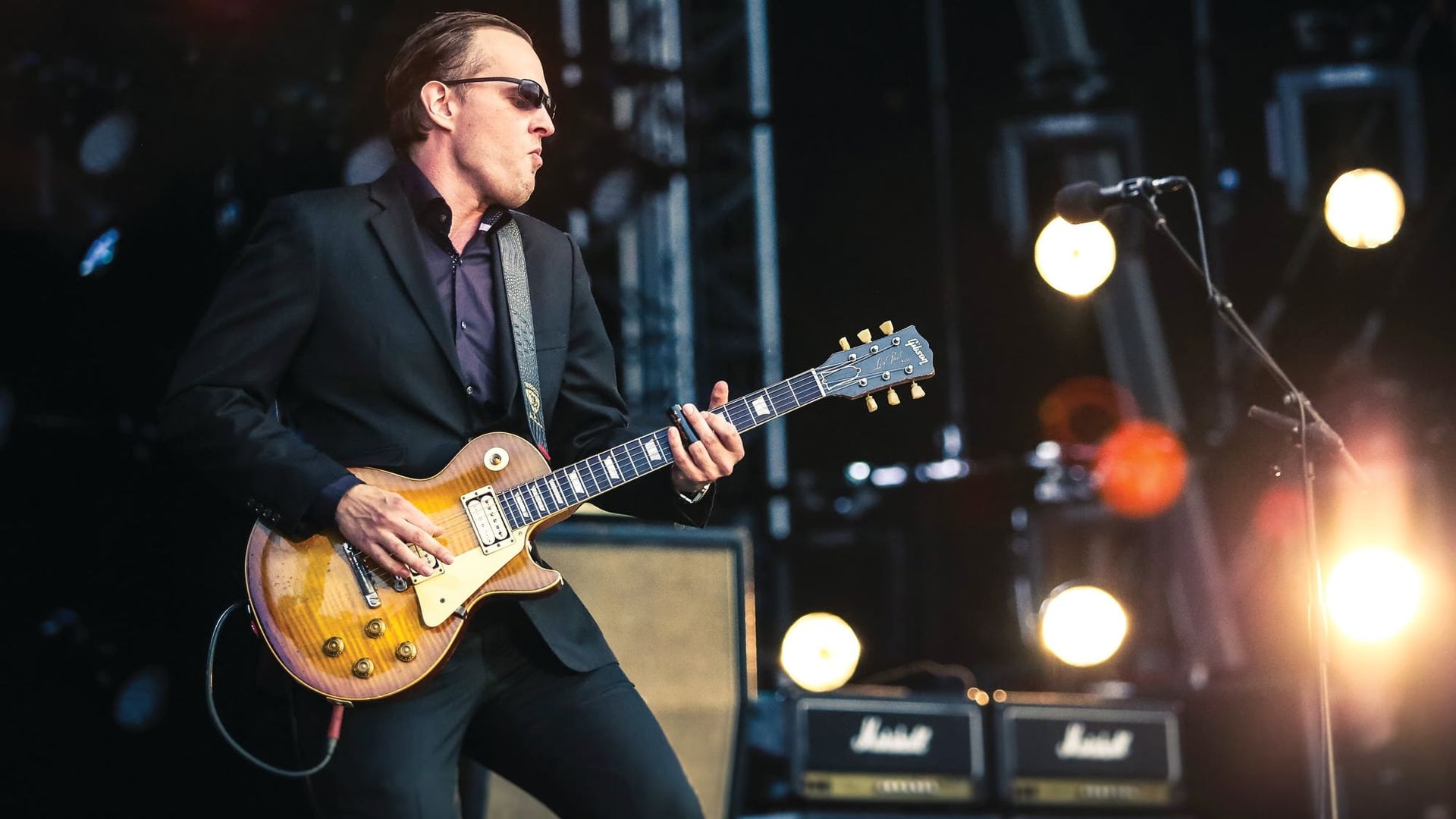 Joe Bonamassa: Live from New York Beacon Theatre background