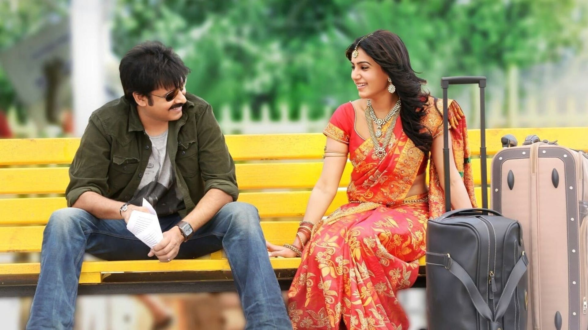 Attarintiki Daredi background