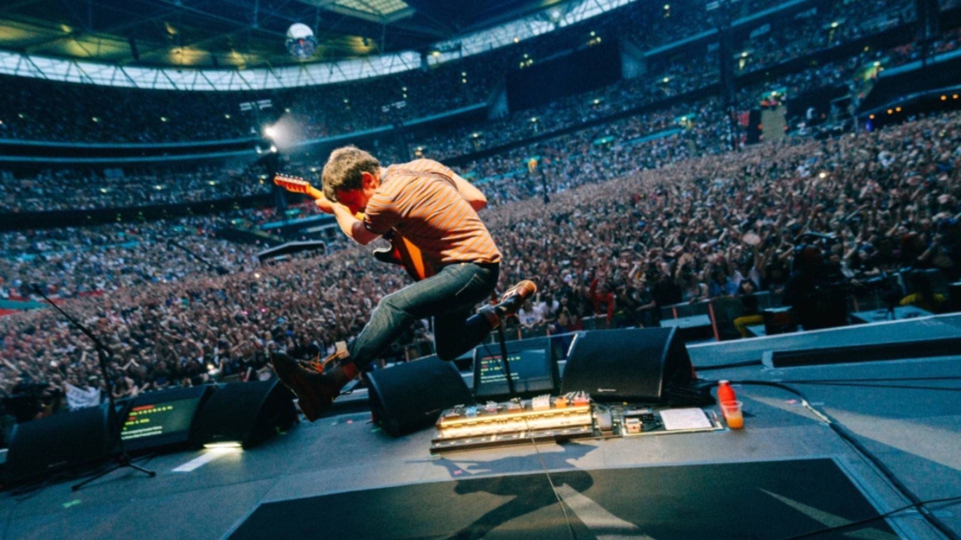 Blur: Live at Wembley Stadium background