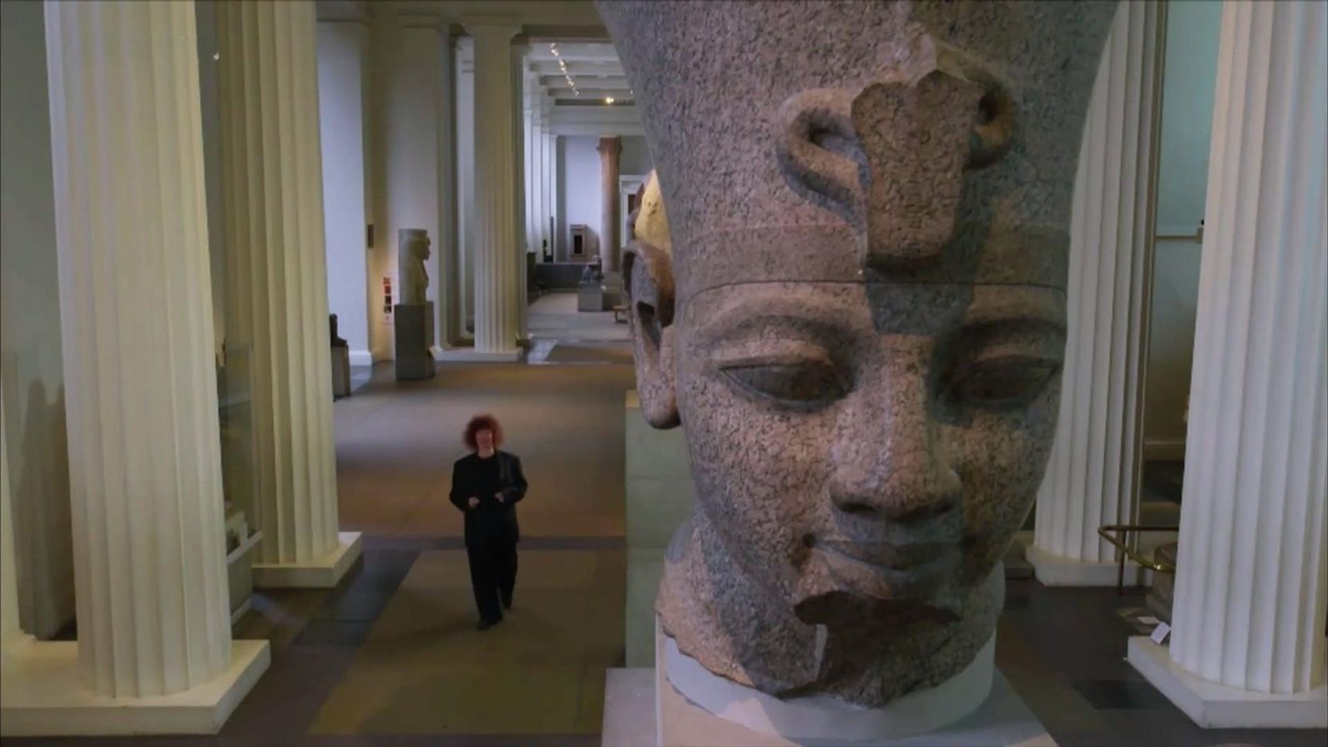 Egypt's Lost Queens background