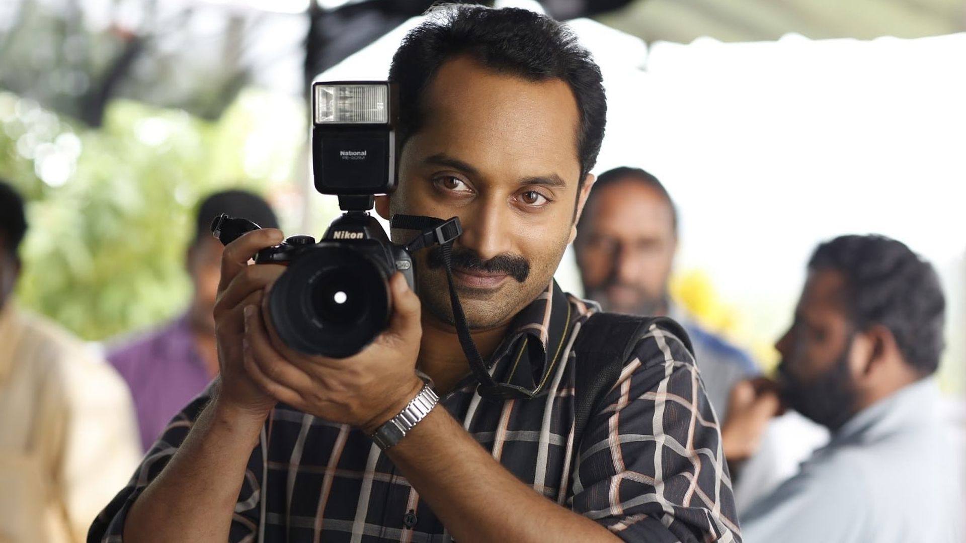 Maheshinte Prathikaaram background