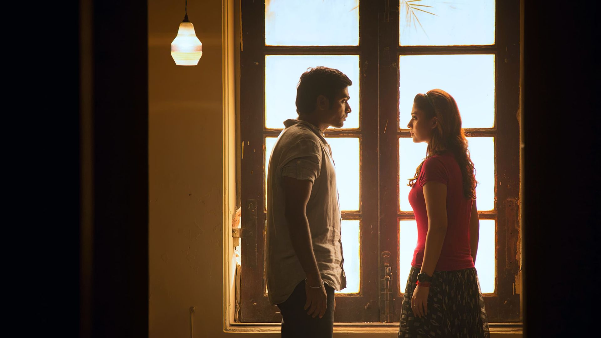 Naanum Rowdy Thaan background