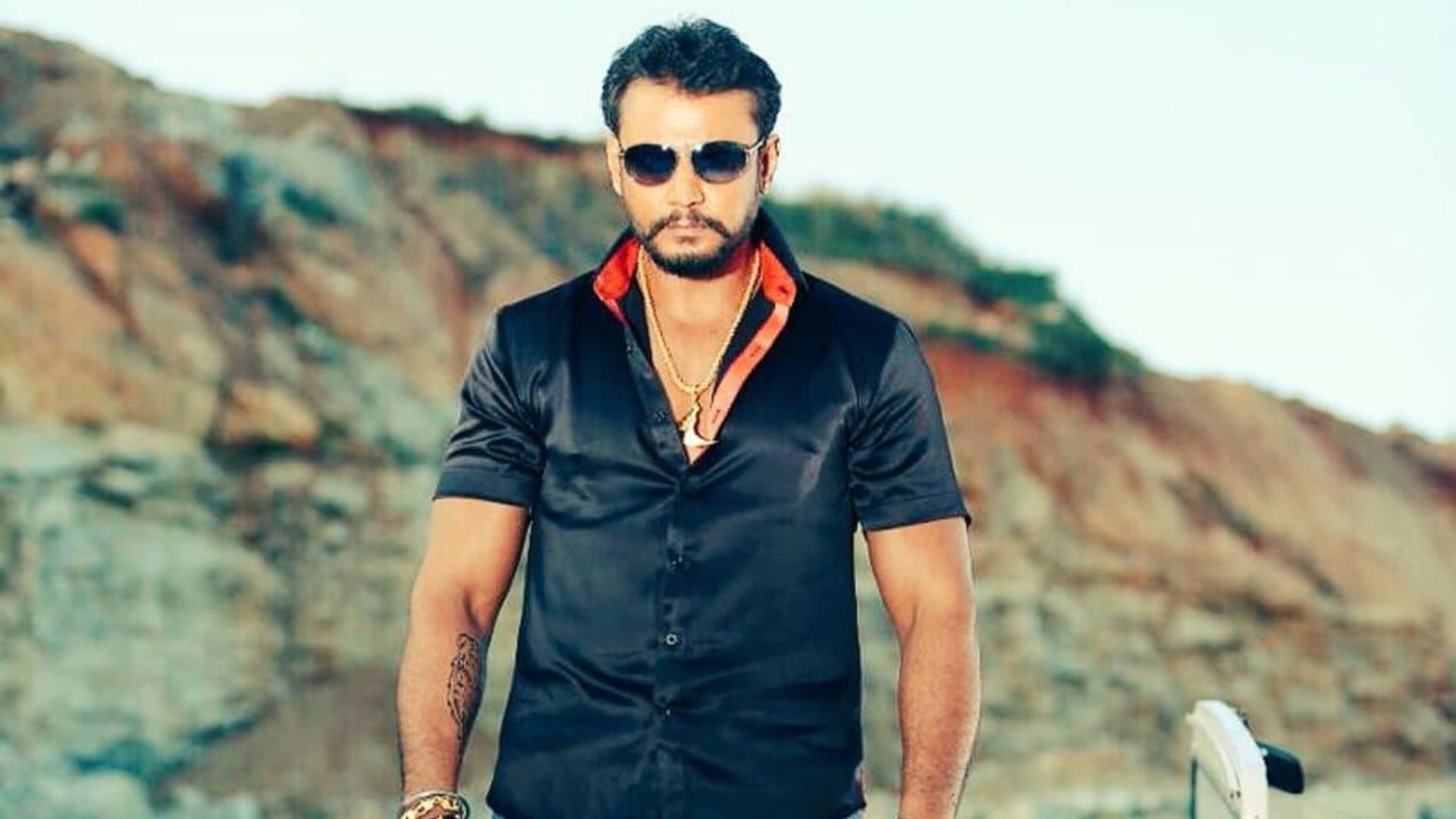 Jaggu Dada background