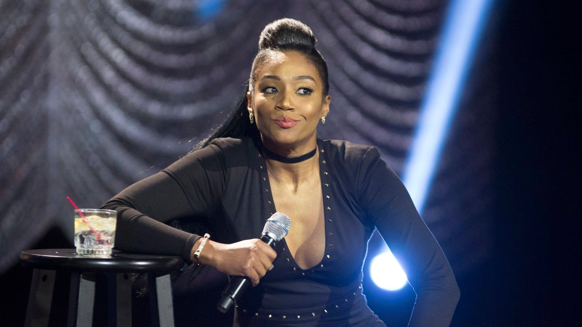 Tiffany Haddish: She Ready! From the Hood to Hollywood background