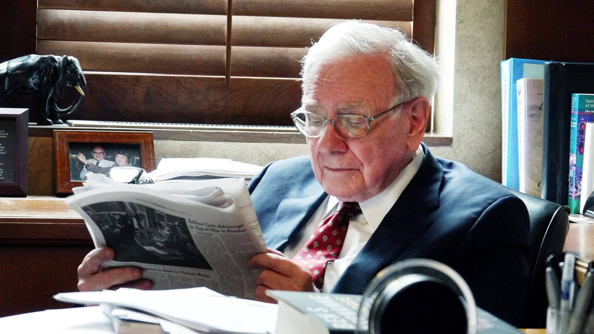 Becoming Warren Buffett background