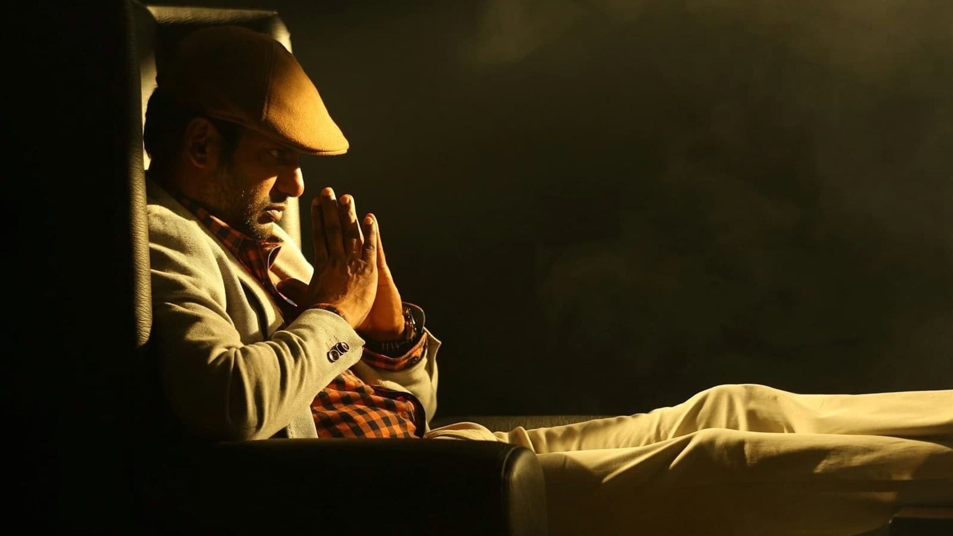 Thupparivaalan background