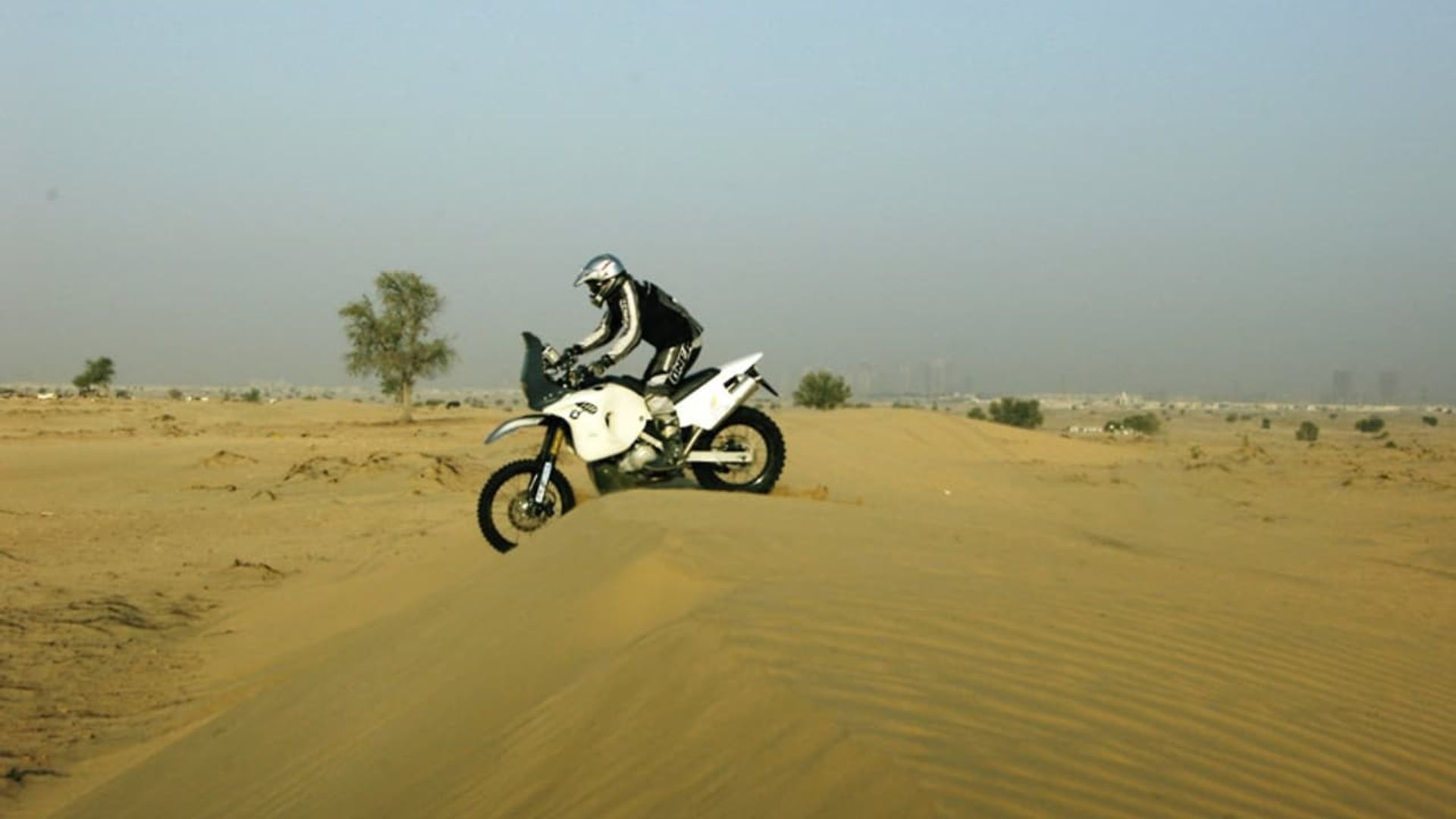 Race to Dakar background