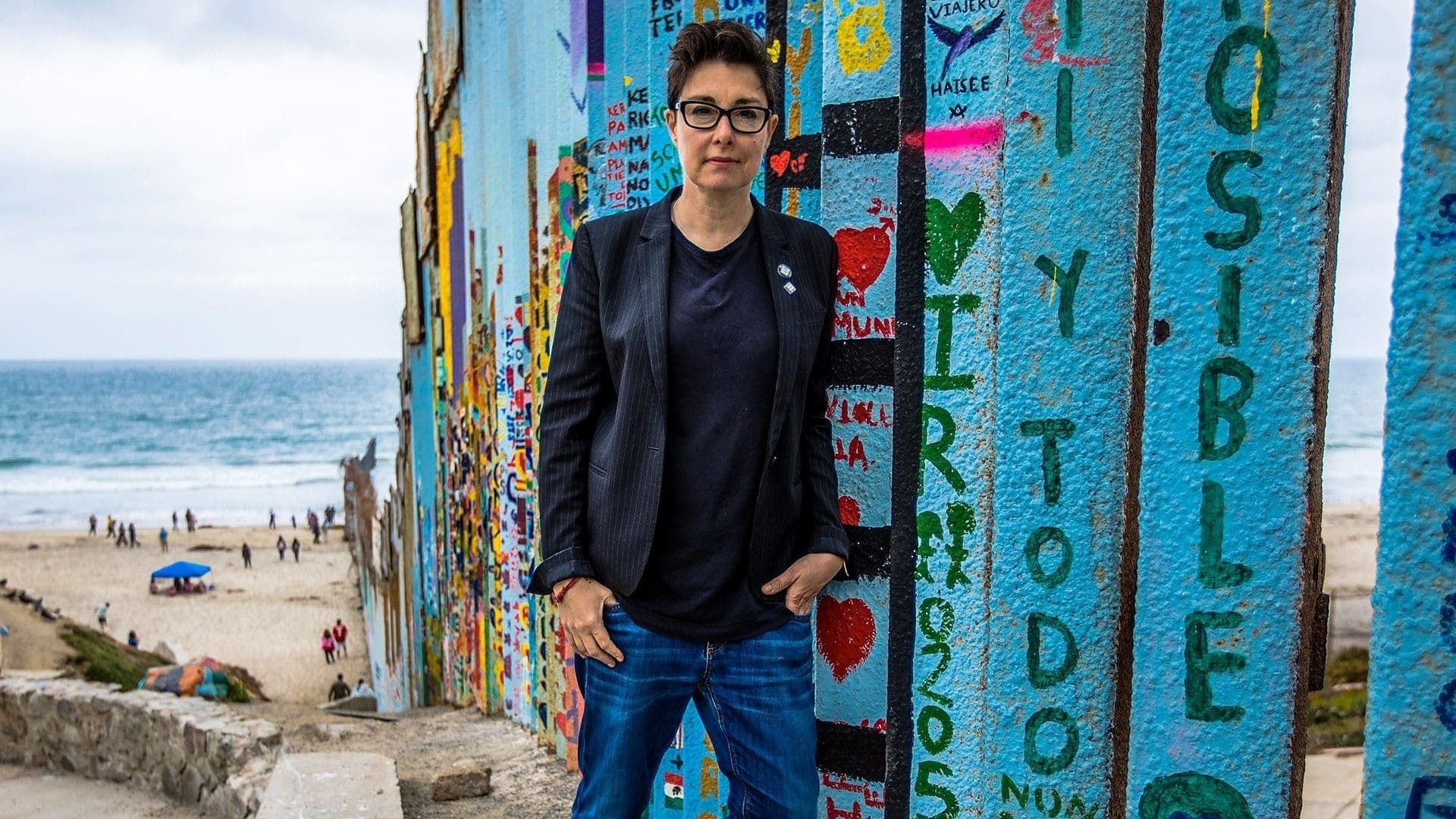 Sue Perkins: Along the US-Mexico Border background