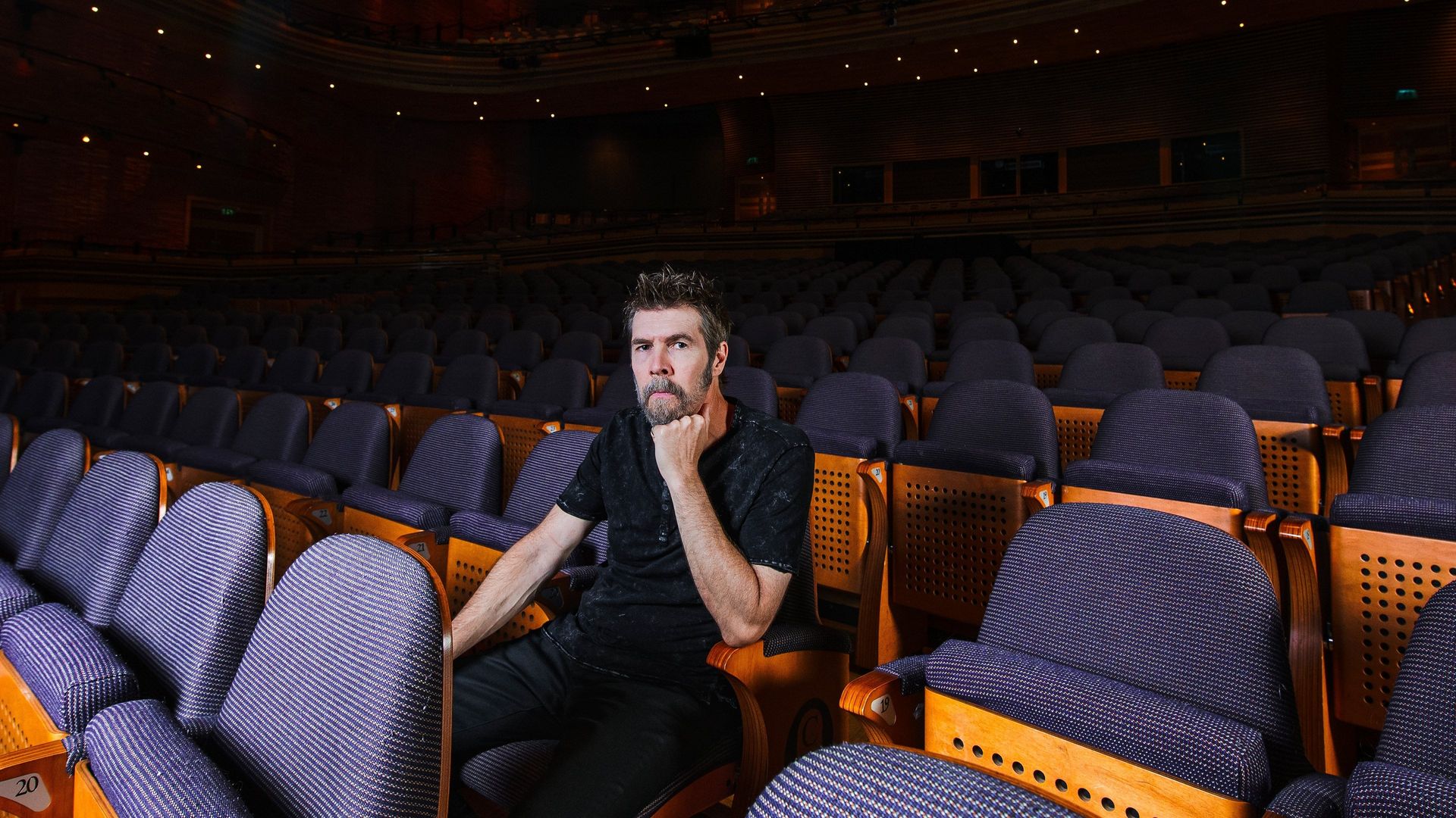 Rhod Gilbert: A Pain in the Neck for SU2C background