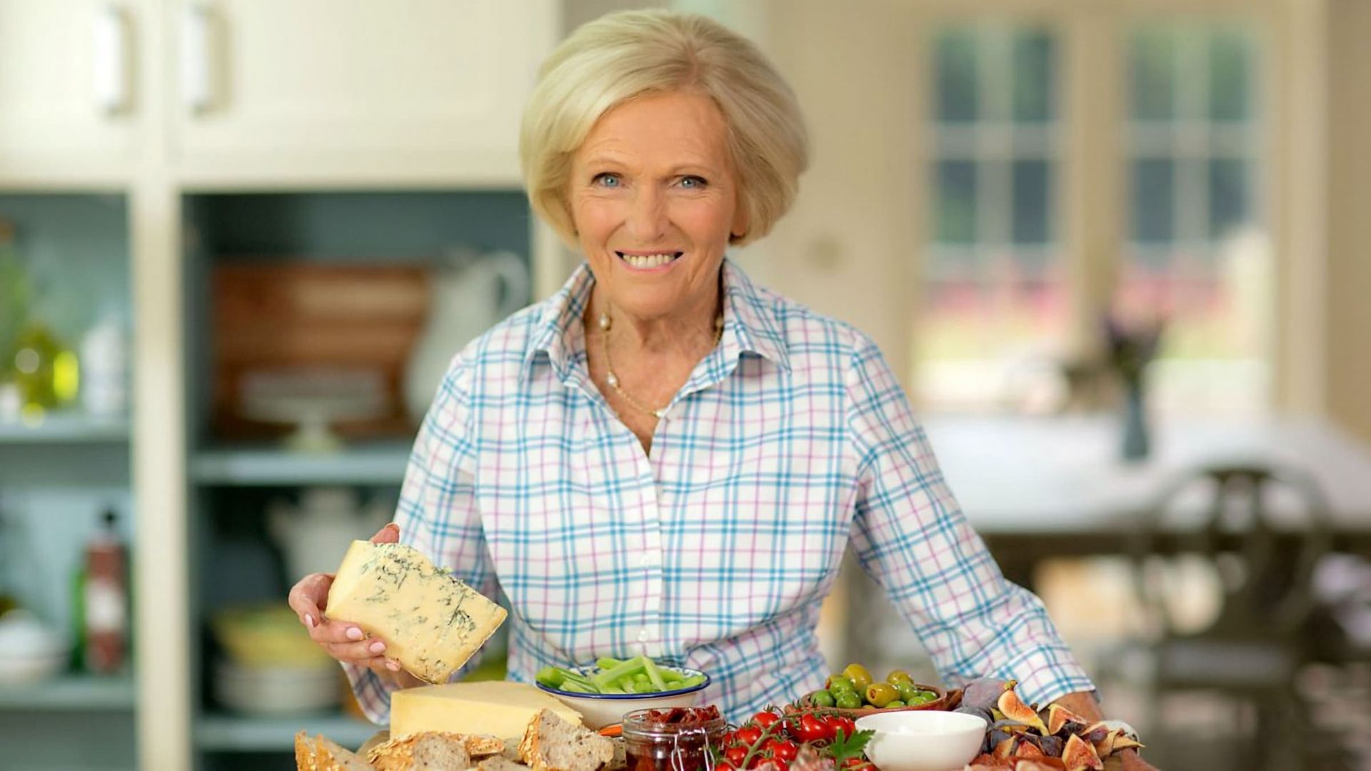 Mary Berry's Foolproof Cooking background