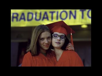 Illeana Douglas, Scarlett Johansson, and Thora Birch on GHOST WORLD