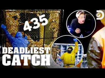 The Saga Finds 435 Crabs in ONE Pot | Deadliest Catch